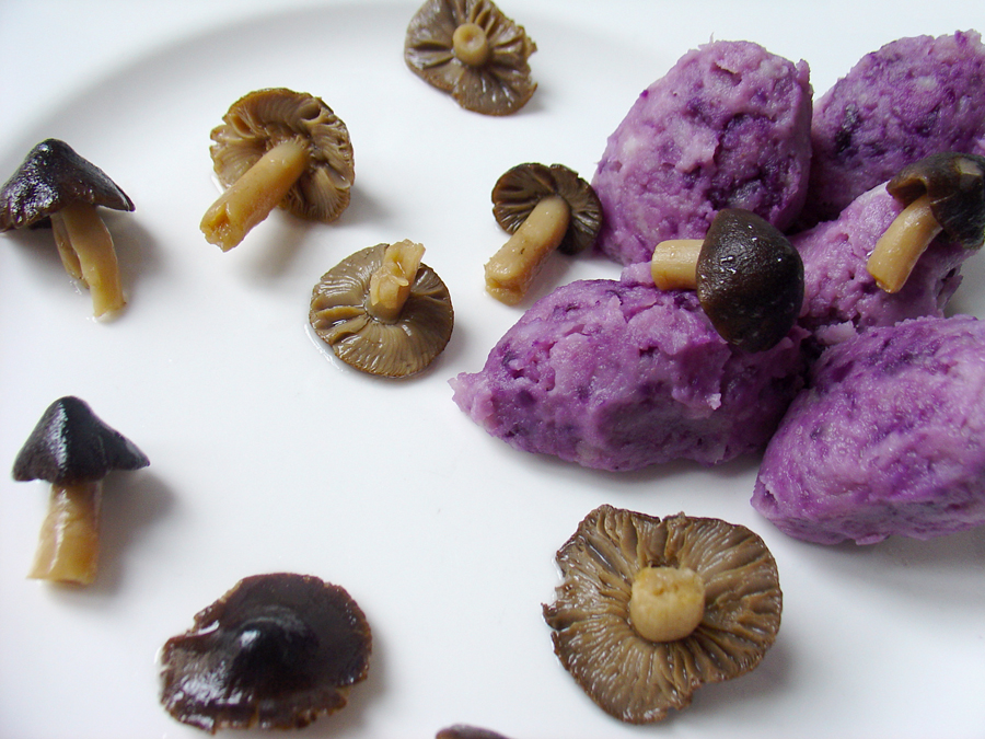 Purple peruvian potato mash with pickled grey agarics