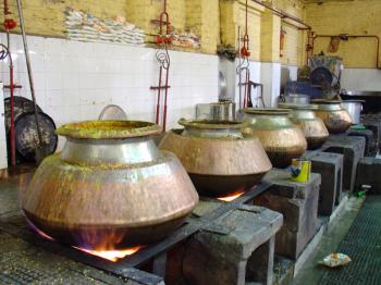 dal making langar-style