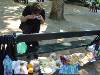 Oddly sattvic lunch photographed by Auntie Suzon in Paris' Jardin de Luxembourg