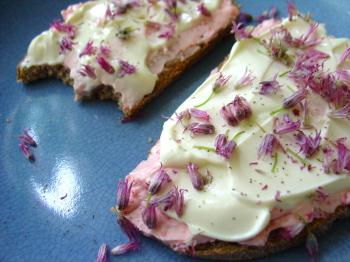 Tarama and full-fat kwark with chive flowers on wholewheat bread