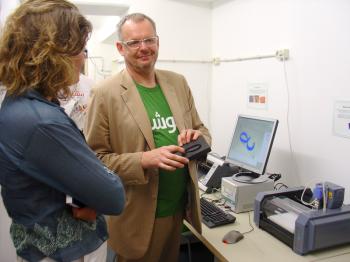 Willem Velthoven shows Amsterdam culture-councilwoman the mould for the Arabic chocolate letter produced in the Mediamatic FabLab