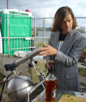 Erik Hobijn loading the Mothuh of all mojito makers