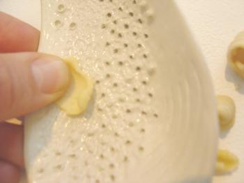 hand-held pasta maker by Valentina de Lorenzis