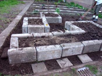 Building brutalist raised beds at 't Reservaat, Young Designers & Industry, Amsterdam Noord, Debra Solomon, culiblog.org