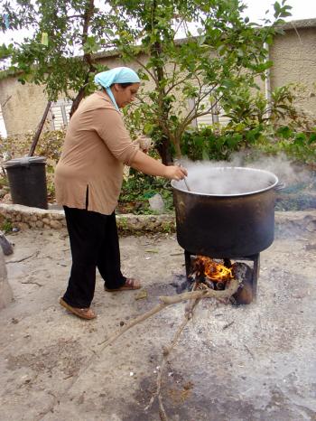 Saosan making carob syrup in Ayn Hawd, Debra Solomon, culiblog.org