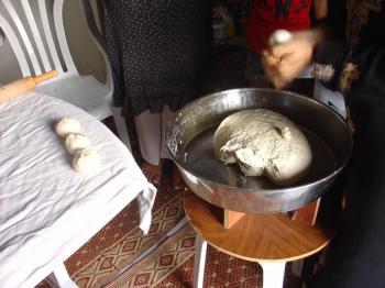 Hannan makes bread, or pita za'atar, or mankoushe, Debra Solomon, culiblog.org