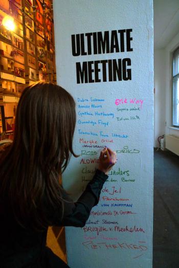 Ultimate Meeting guests sign in at a dinner hosted by Debra Solomon for the Utrecht Manifest, in the Centraal Museum Utrecht. Debra Solomon, culiblog.org