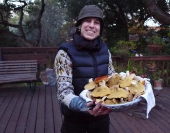 Culiblog author shows off the first day of in situ home bound bolete harvest, Dec 2009, Debra Solomon, culbilog.org