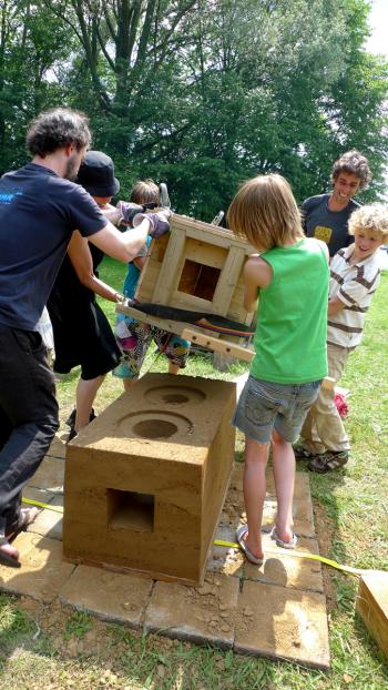 DIY Mmmmuseum of Oven Typologies, making a tamped earth oven, Art at the Pool, Sloterparkbad, URBANIAHOEVE Social Design Lab for Urban Agriculture, Debra Solomon